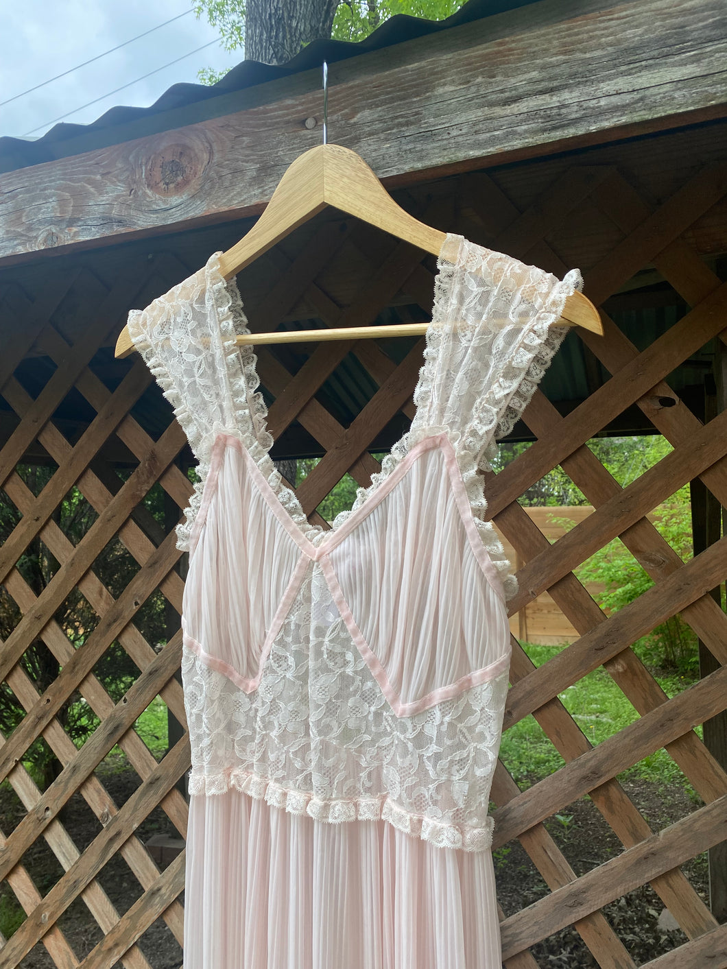 1970’s dainty nightgown