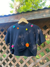 Load image into Gallery viewer, 1990’s floral appliqué cropped tee
