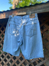 Load image into Gallery viewer, 1990’s light wash jorts
